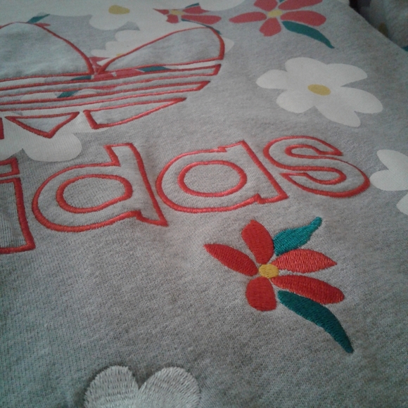 Adidas x Pharrell Williams Trefoil Daisy Print/ Embroidered Crew Size Small - Picture 8 of 16